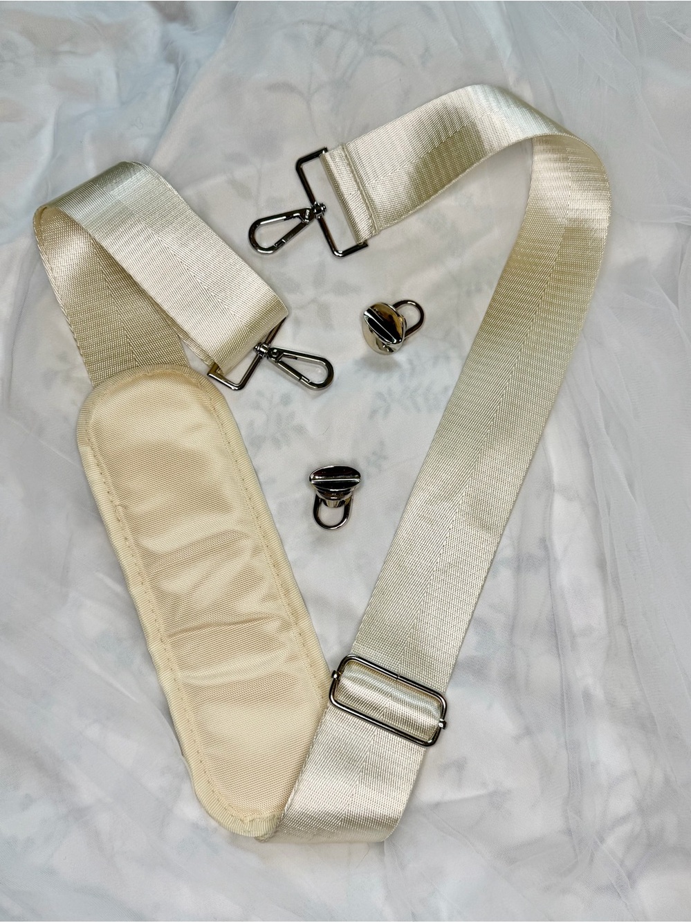 Bogg Bag Shoulder Strap Accessory – Cream - Picture 7 of 10